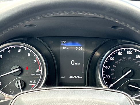 Used 2023 Toyota Camry SE FWD image 4