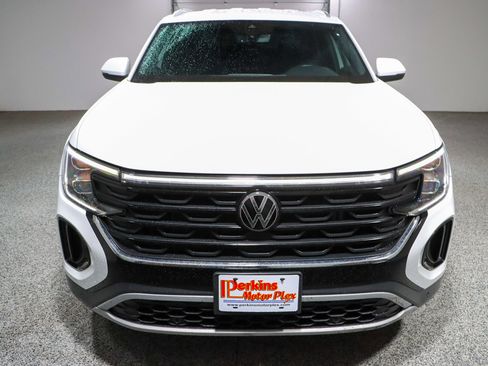 Used 2024 Volkswagen Atlas Cross Sport SE FWD image 4