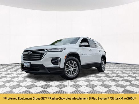 Used 2023 Chevrolet Traverse LT FWD image 2