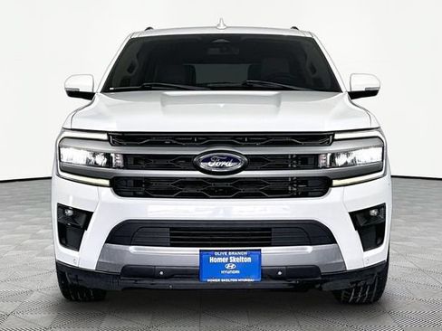 Used 2023 Ford Expedition XLT RWD image 3