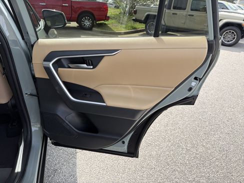 Certified 2020 Toyota RAV4 XLE w/ Convenience Package image 28