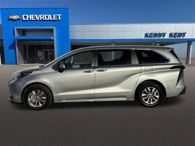 Used 2025 Toyota Sienna XLE FWD image 33