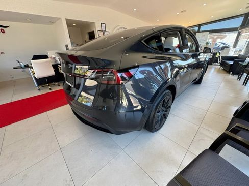 Used 2024 Tesla Model Y Long Range RWD image 7