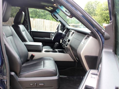 Used 2016 Ford Expedition XLT w/ Equipment Group 202A AWD/4WD image 39