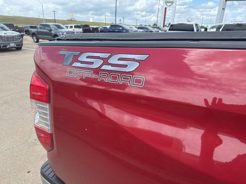 Used 2021 Toyota Tundra SR5 w/ SR5 Leather Package image 8
