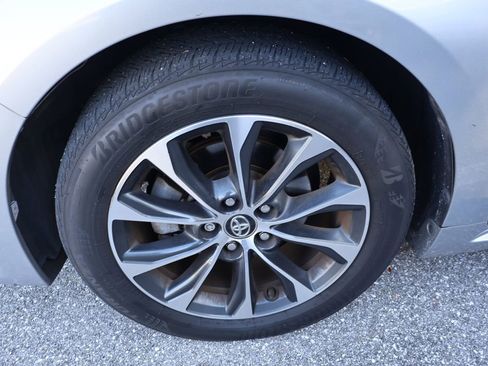 Used 2017 Toyota Avalon XLE image 4