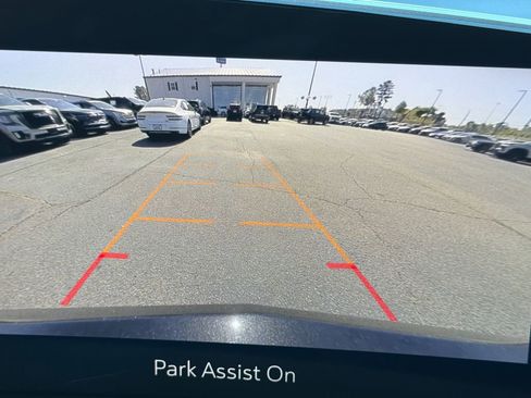 Used 2024 Cadillac XT4 Luxury w/ Cold Weather Package FWD image 30