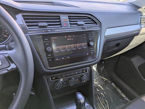 Used 2020 Volkswagen Tiguan SE image 12