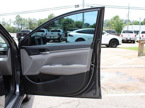 Used 2020 Hyundai Elantra Value Edition FWD image 28