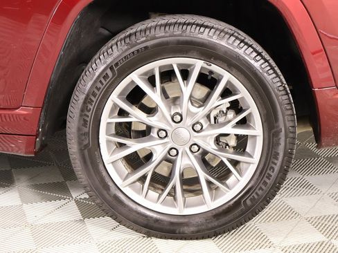 Used 2023 Jeep Grand Cherokee L Summit w/ Luxury Tech Group V image 22