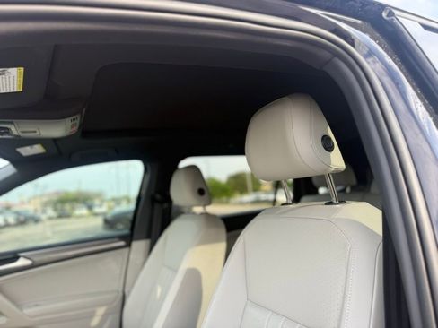 Used 2023 Volkswagen Tiguan SE R-Line image 10