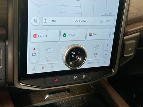 Used 2022 Ford Expedition Max Limited image 16