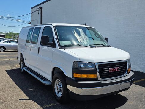 Used 2025 GMC Savana 2500 w/ Driver Convenience Package RWD image 3