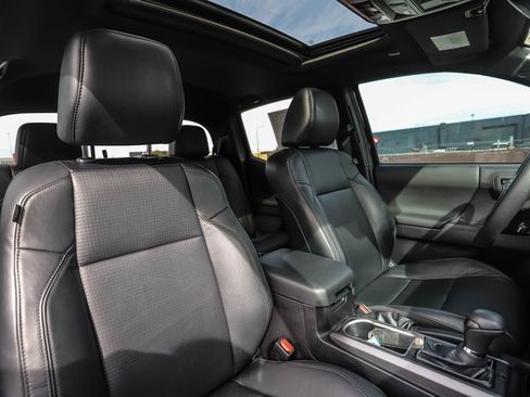 Used 2023 Toyota Tacoma TRD Off-Road w/ TRD Premium Off Road Package image 29