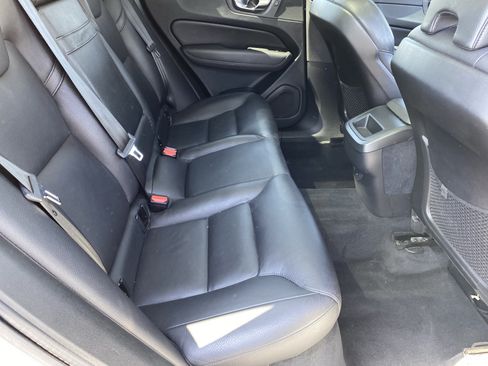 Used 2021 Volvo XC60 T5 Momentum FWD image 13
