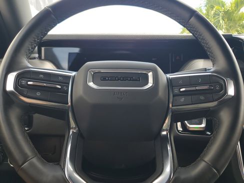 Used 2025 GMC Yukon Denali AWD/4WD image 25