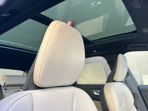 New 2026 Volvo XC60 B5 Plus w/ Protection Package Premier AWD/4WD image 18