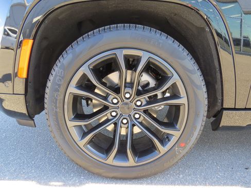 New 2026 Jeep Grand Wagoneer Summit w/ Rear Seat Video Group I image 13