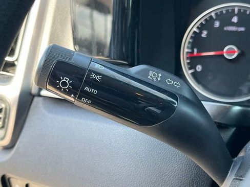 Used 2023 Kia Sorento LX image 19