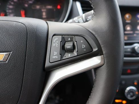 Used 2022 Chevrolet Trax LT w/ LT Convenience Package AWD/4WD image 8