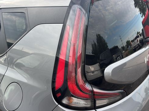 Certified 2025 Kia Soul LX w/ LX Technology Package FWD image 22