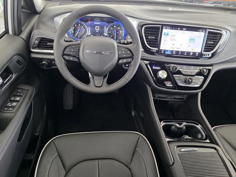 New 2026 Chrysler Pacifica Limited w/ Uconnect Theater Family Group AWD/4WD image 15