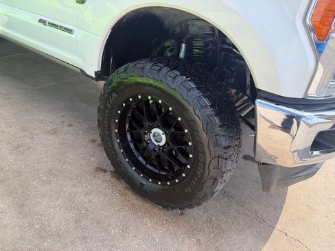 Used 2019 Ford F350 Platinum w/ Platinum Ultimate Package AWD/4WD image 14