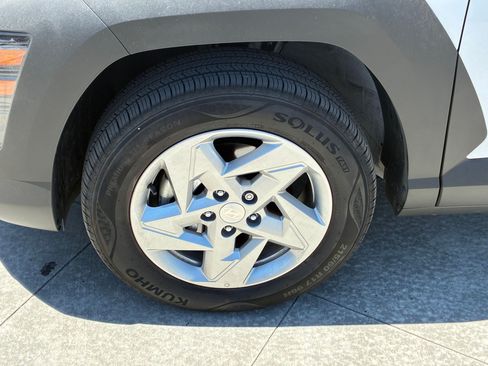 Certified 2025 Hyundai Kona SE AWD/4WD image 13