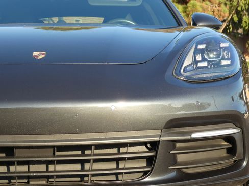 Used 2018 Porsche Panamera 4 image 16