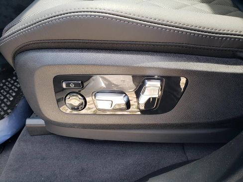 New 2026 BMW X5 xDrive50e AWD/4WD image 19