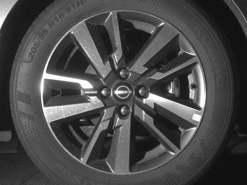 Used 2025 Nissan Versa SV image 13