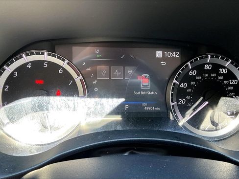 Used 2023 Toyota Highlander L FWD image 12