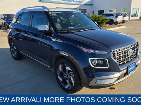 Used 2021 Hyundai Venue image 7