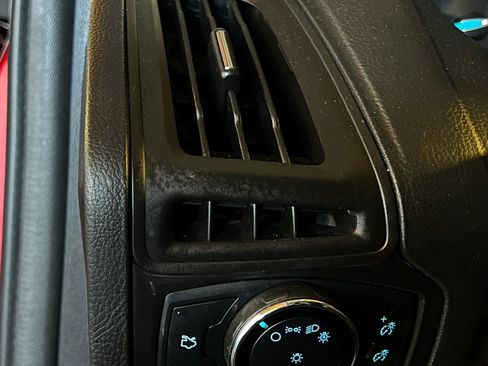 Used 2014 Ford Focus SE w/ SE Winter Package FWD image 16