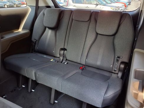 New 2026 Kia Carnival LX image 10