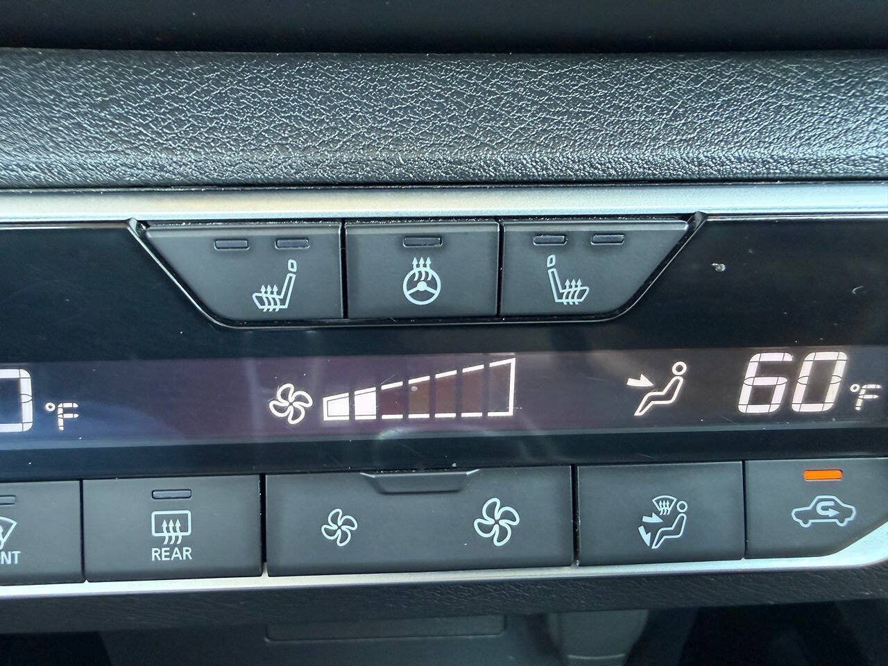 Used 2024 Nissan Altima 2.5 SL AWD/4WD image 39