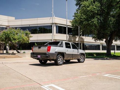 Used 2004 Chevrolet Avalanche 2WD image 35
