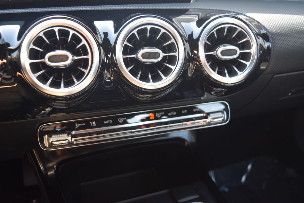Used 2020 Mercedes-Benz CLA 250 4MATIC image 17