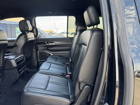 Used 2023 Jeep Wagoneer L Series II image 30