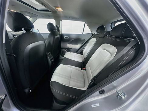 Used 2025 Hyundai Venue SEL FWD image 27