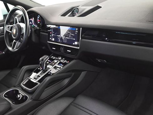 Used 2022 Porsche Cayenne Coupe image 32