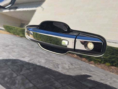 Used 2023 Chevrolet Colorado Z71 w/ Z71 Convenience Package 2 image 9