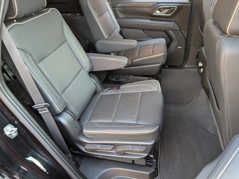 Used 2023 GMC Yukon SLT w/ SLT Luxury Package image 21