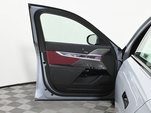 New 2025 BMW 740i xDrive image 28