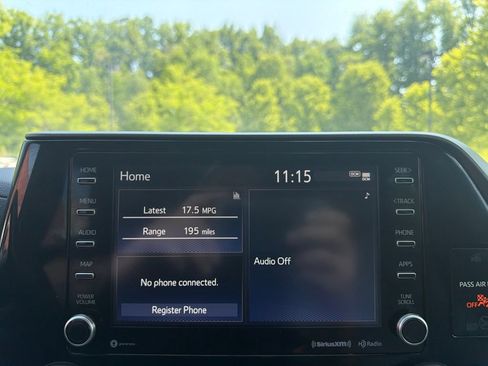 Used 2021 Toyota Highlander XLE AWD/4WD image 27