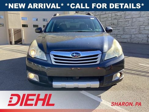 Used 2011 Subaru Outback 2.5i Limited w/ PWR Moonroof Pkg AWD/4WD image 2