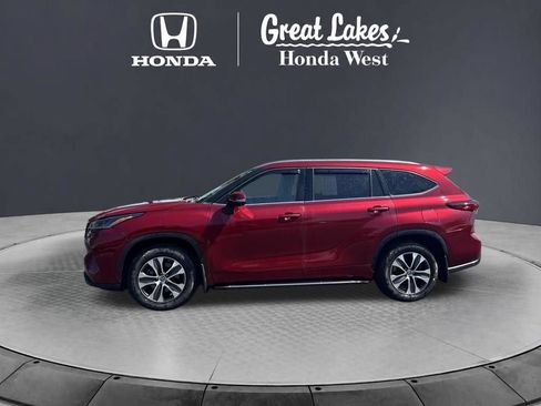 Used 2021 Toyota Highlander XLE AWD/4WD image 10