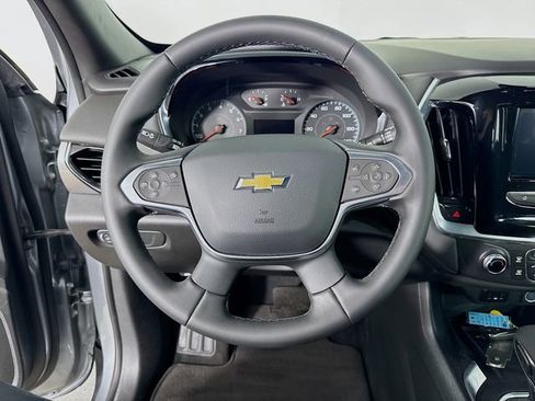 Used 2023 Chevrolet Traverse LT FWD image 12