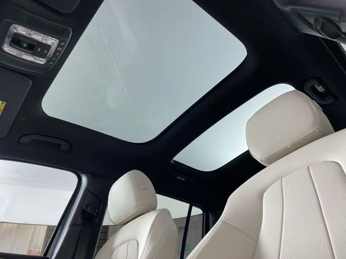 Used 2025 Mercedes-Benz GLB 250 4MATIC image 14