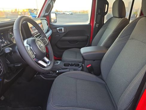 Used 2025 Jeep Wrangler Unlimited Sahara AWD/4WD image 13